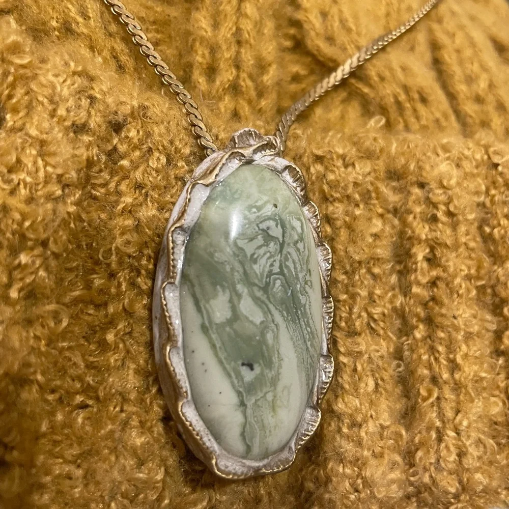 Adina Mills Mini 2025 Collection STONE UNKNOWN Gold and Cream Pendant Necklace - Picture 3 of 5